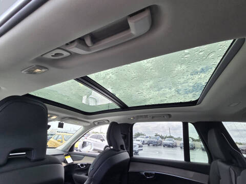 2025 Volvo XC90 B6 Core Bright Theme