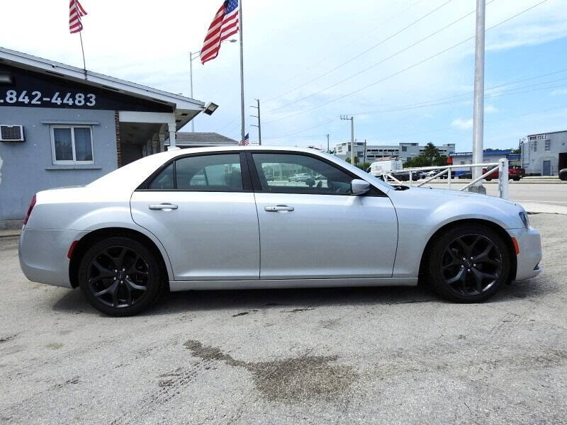 2021 CHRYSLER 300 Sedan - $23,900