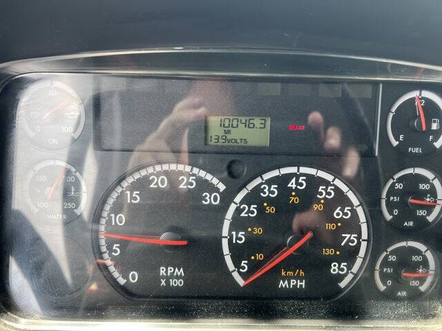 2010 Freightliner M2 106