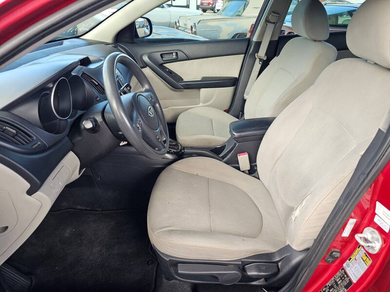 2011 Kia Forte EX - Photo 11