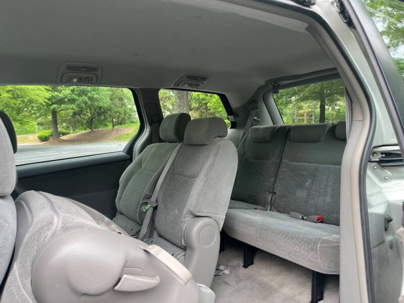2005 Toyota Sienna CE 8 Passenger