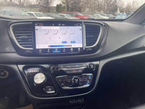 2025 Chrysler Pacifica Select