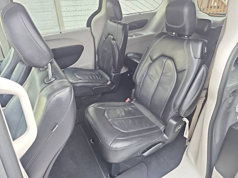 2022 Chrysler Pacifica Touring L