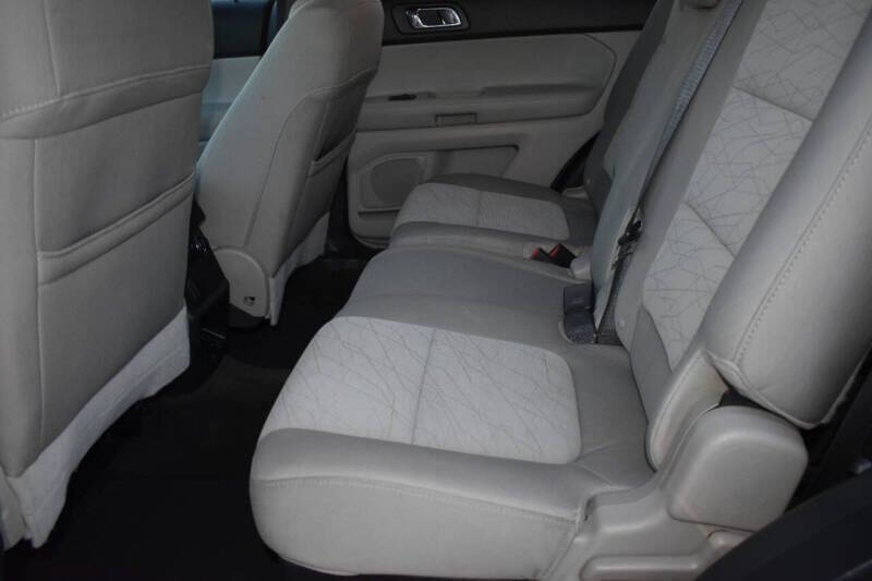 2014 Ford Explorer Base photo 39