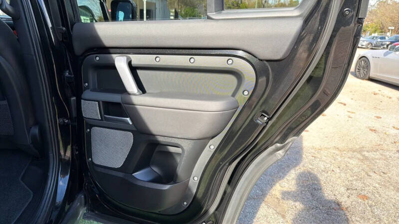 2024 Land Rover Defender 130 P400 X-Dynamic SE