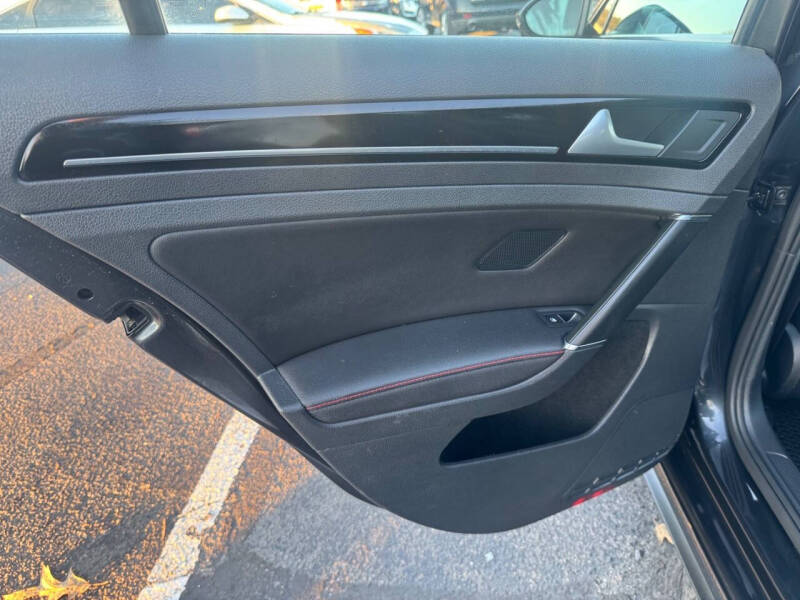 2017 Volkswagen Golf GTI SE