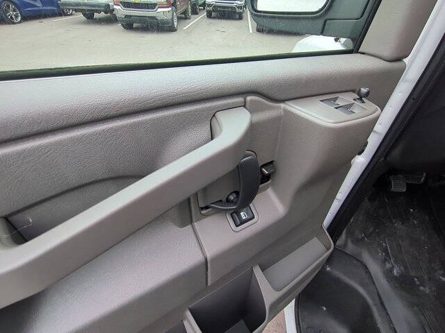 2025 Chevrolet Express 2500