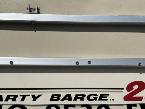 2000 Tracker PARTY BARGE 22