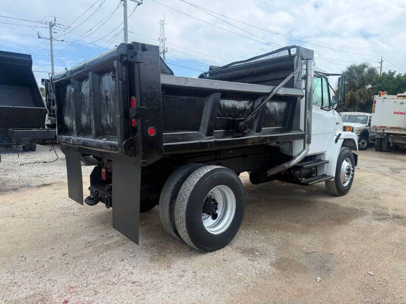 2002 Freightliner FL70