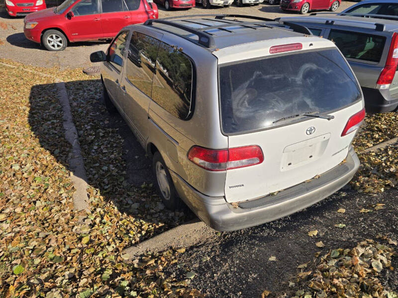 2001 Toyota Sienna LE