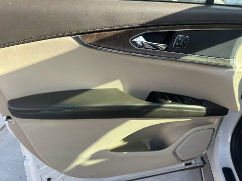 2019 Lincoln Nautilus Select