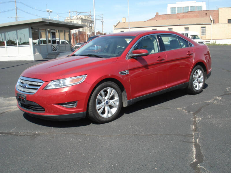 2010 Ford Taurus for sale at Shelton Motor Company in Hutchinson KS