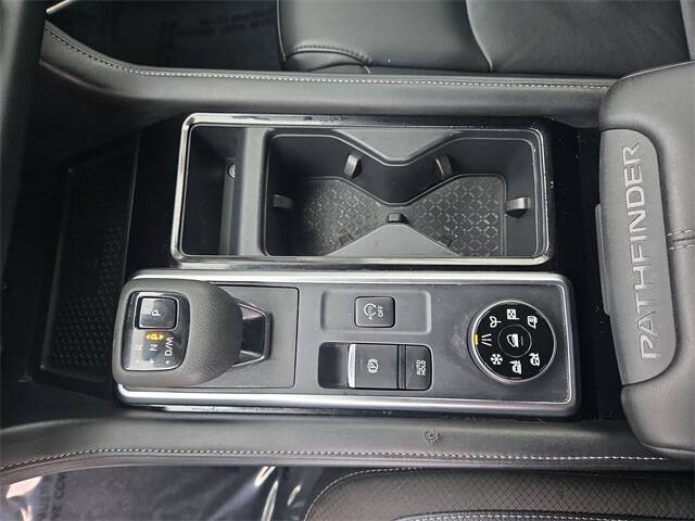 2025 Nissan Pathfinder SL