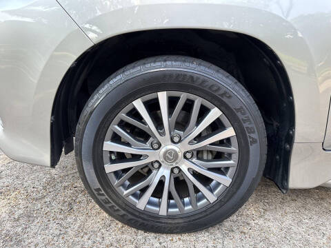 2019 Lexus LX 570 Three-Row