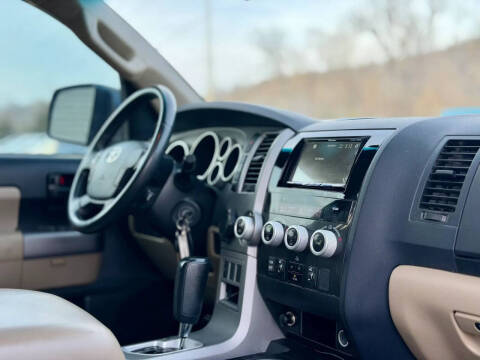 2013 Toyota Sequoia SR5