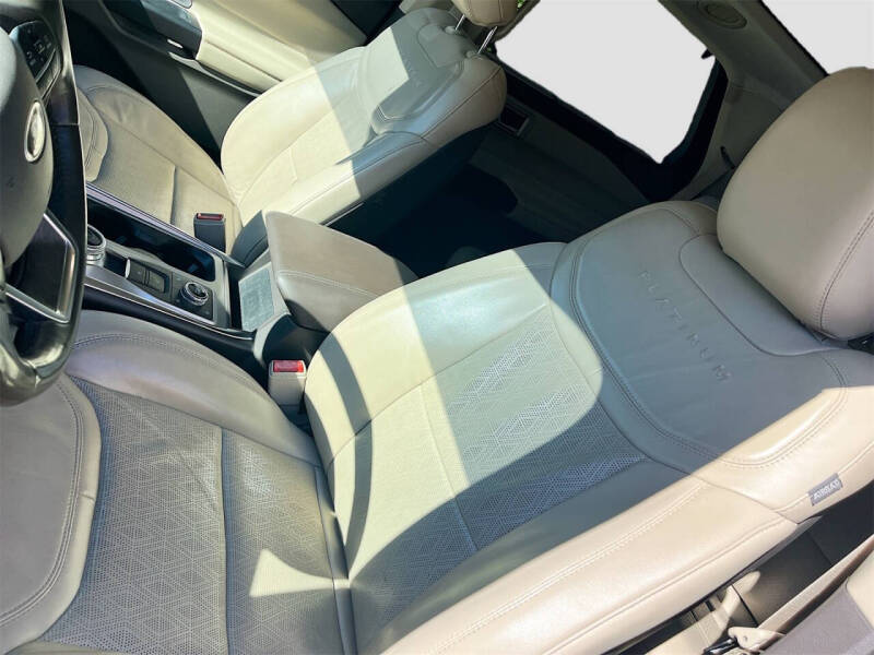 2020 Ford Explorer Platinum