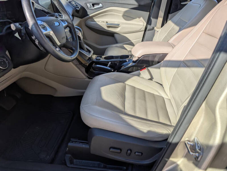 2017 Ford C-MAX Energi Titanium