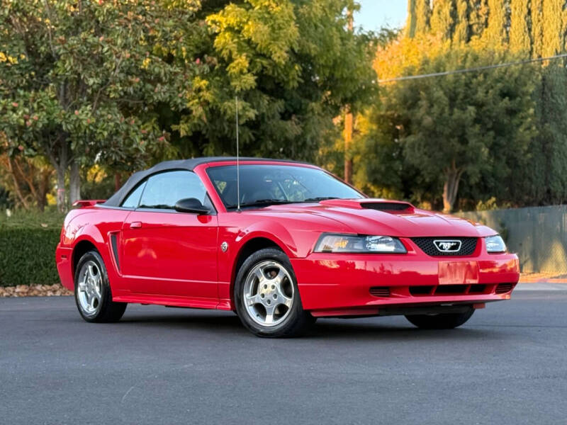2004 Ford Mustang Deluxe