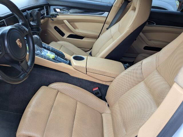 2015 Porsche Panamera 4