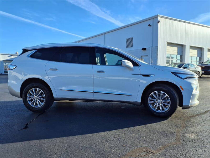 2023 Buick Enclave Essence