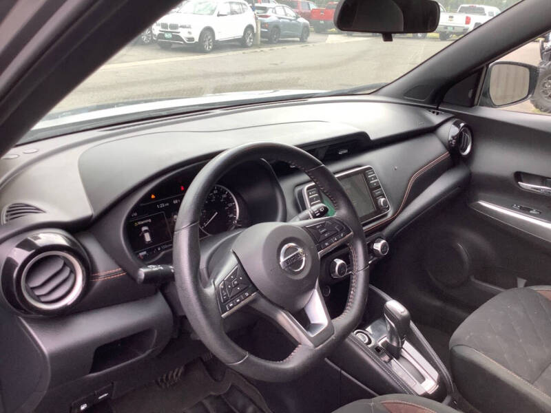 2020 Nissan Kicks SR