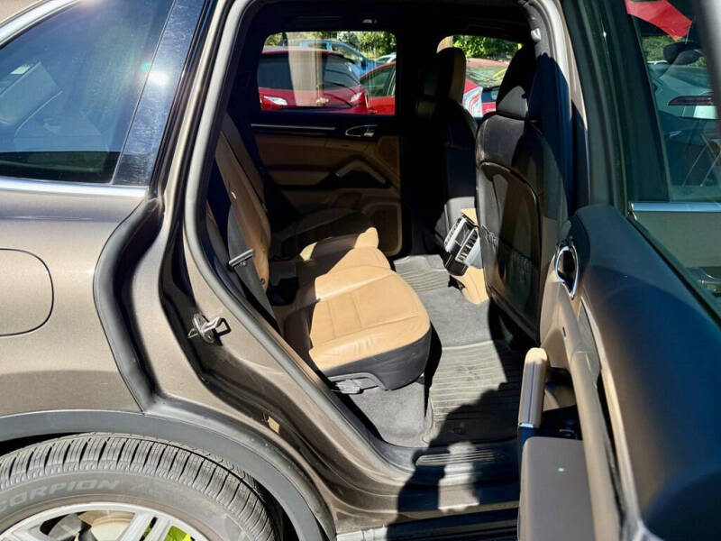 2016 Porsche Cayenne S E-Hybrid