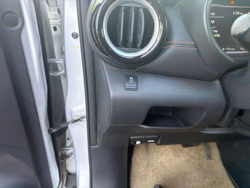 2019 Nissan Kicks SR