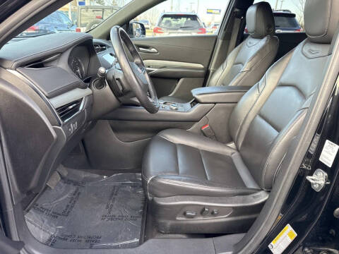 2023 Cadillac XT4 Premium Luxury