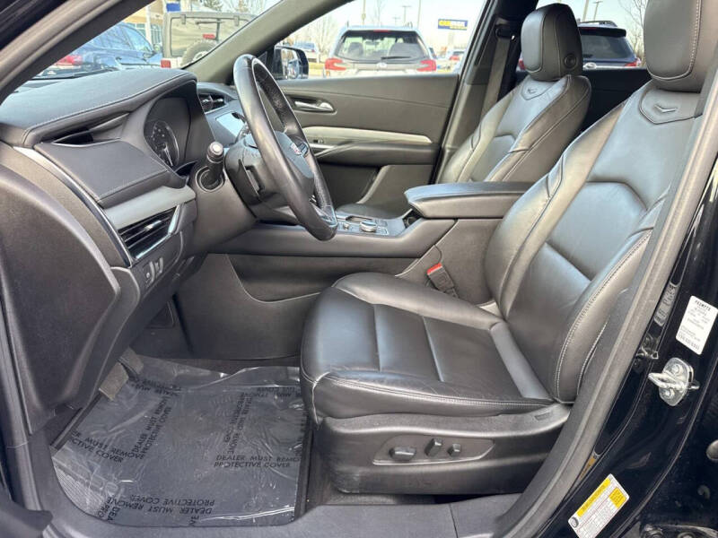 2023 Cadillac XT4 Premium Luxury