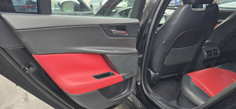 2017 Jaguar XE 35t R-Sport