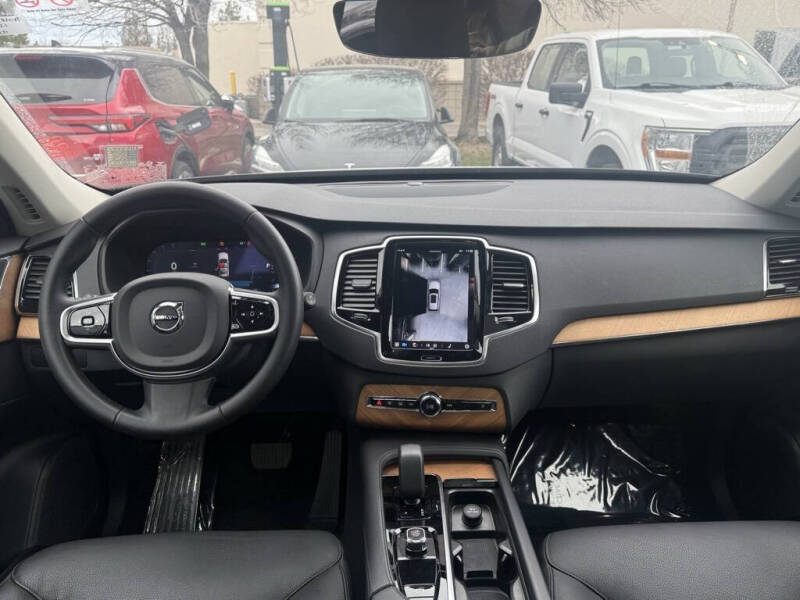 2025 Volvo XC90 B6 Plus Bright Theme 7P