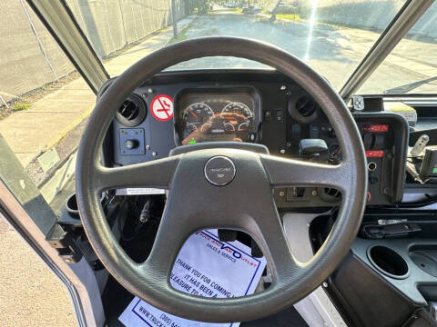 2016 Freightliner MT45 Chassis