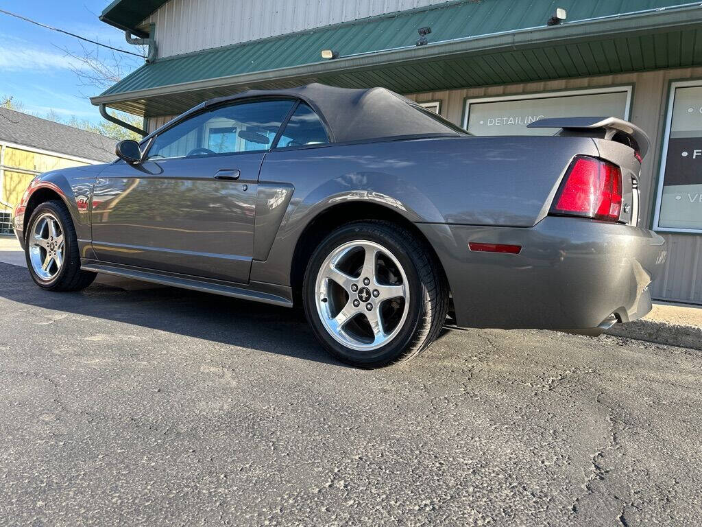 2003 Ford Mustang C2024011