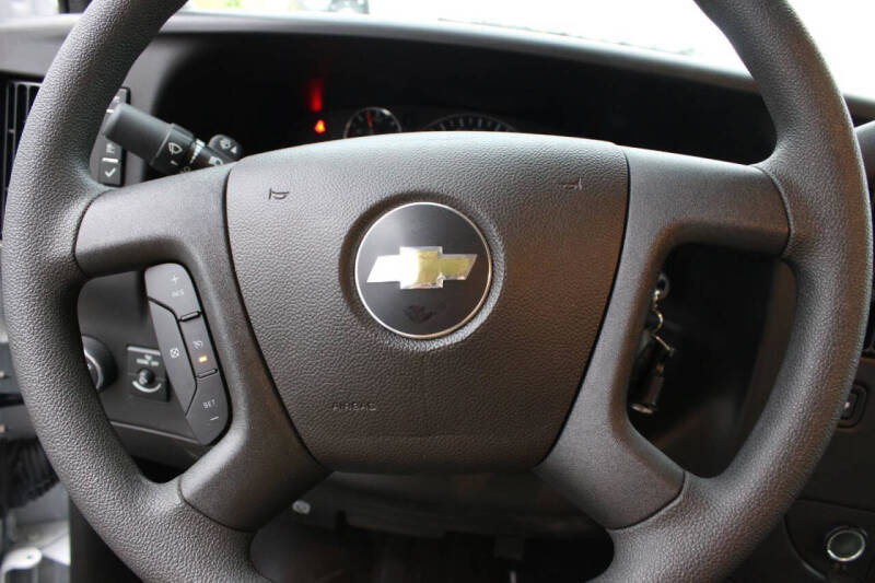 2025 Chevrolet Express 3500