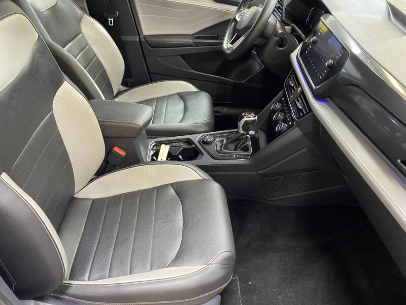 2024 Volkswagen Taos SEL 4Motion