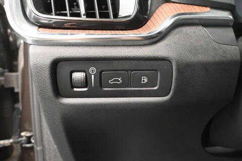 2022 Volvo S60 Recharge T8 R-Design Expression