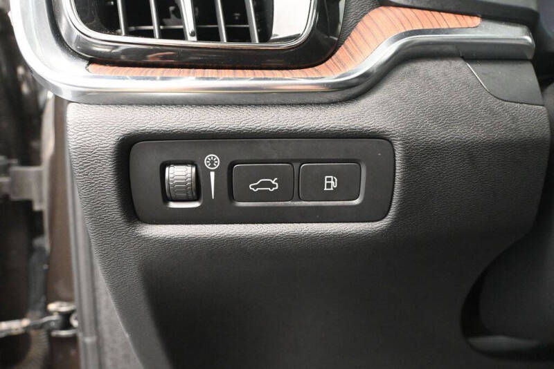 2022 Volvo S60 Recharge T8 R-Design Expression