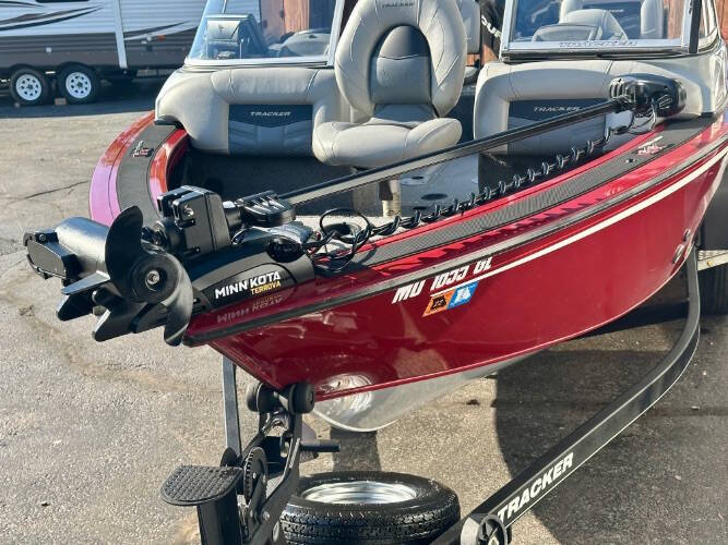 2018 Tracker Targa V18