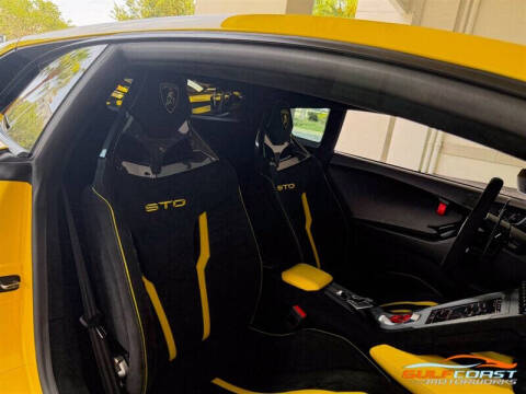 2022 Lamborghini Huracan STO