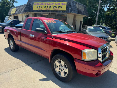 2006 Dodge Dakota for sale at Courtesy Cars in Independence MO