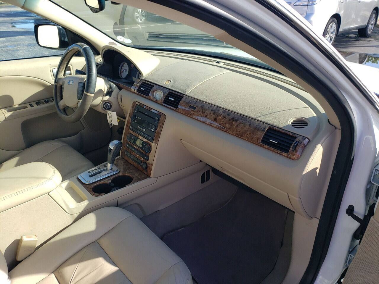 2005 FORD Five Hundred Sedan - $3,999
