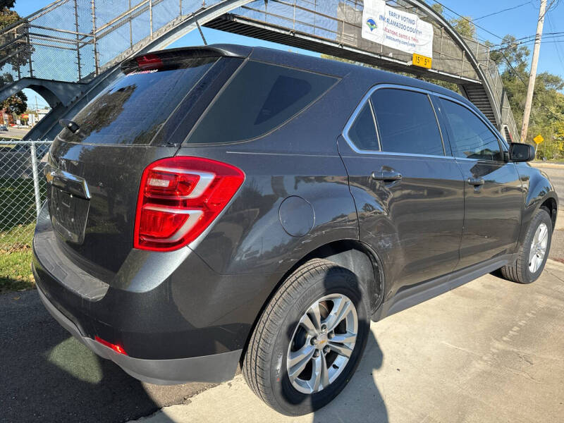 2017 Chevrolet Equinox LS photo 3