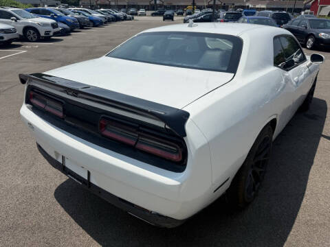 2017 Dodge Challenger 392 HEMI Scat Pack Shaker