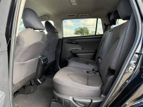 2024 Toyota Highlander LE