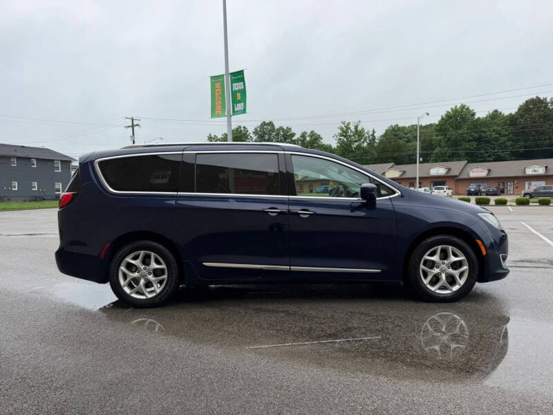 2017 Chrysler Pacifica Touring-L Plus