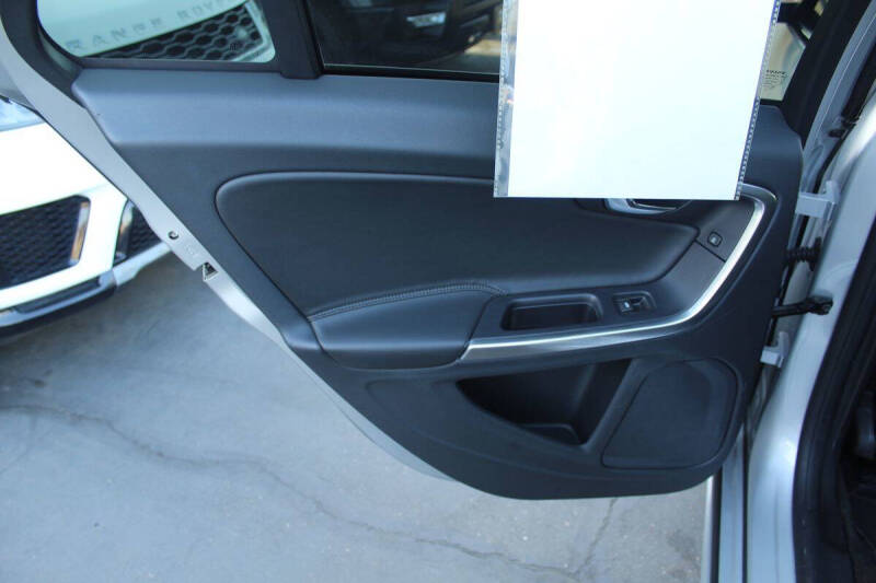 2018 Volvo V60 Cross Country T5 Premier