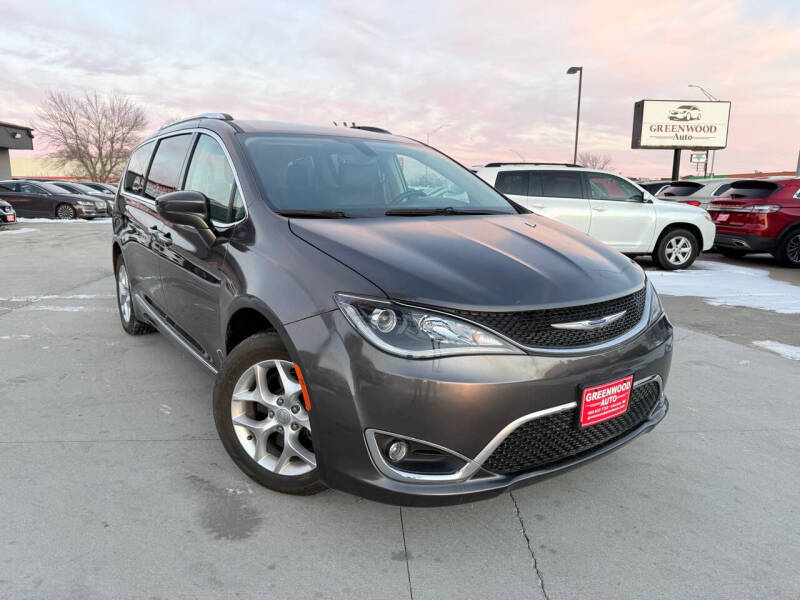 2020 Chrysler Pacifica for sale at GREENWOOD AUTO LLC in Lincoln NE