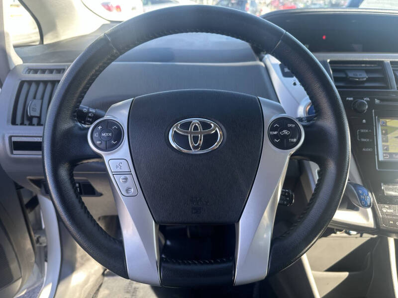 2013 Toyota Prius v Five