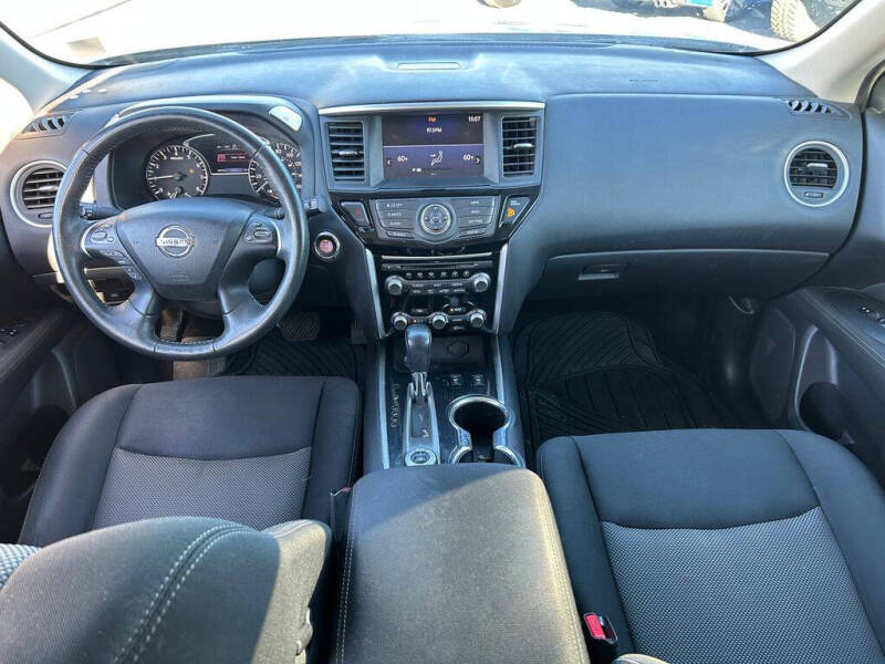 2017 Nissan Pathfinder SV