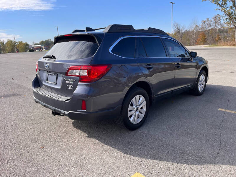 2017 Subaru Outback Premium photo 5